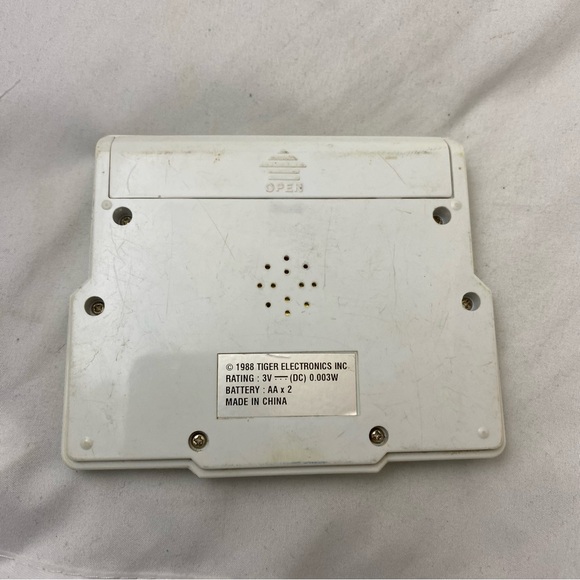 Basketball - Vintage 1988 Tiger Electronic Handheld LCD Video Game WORKS - Picture 2 of 9